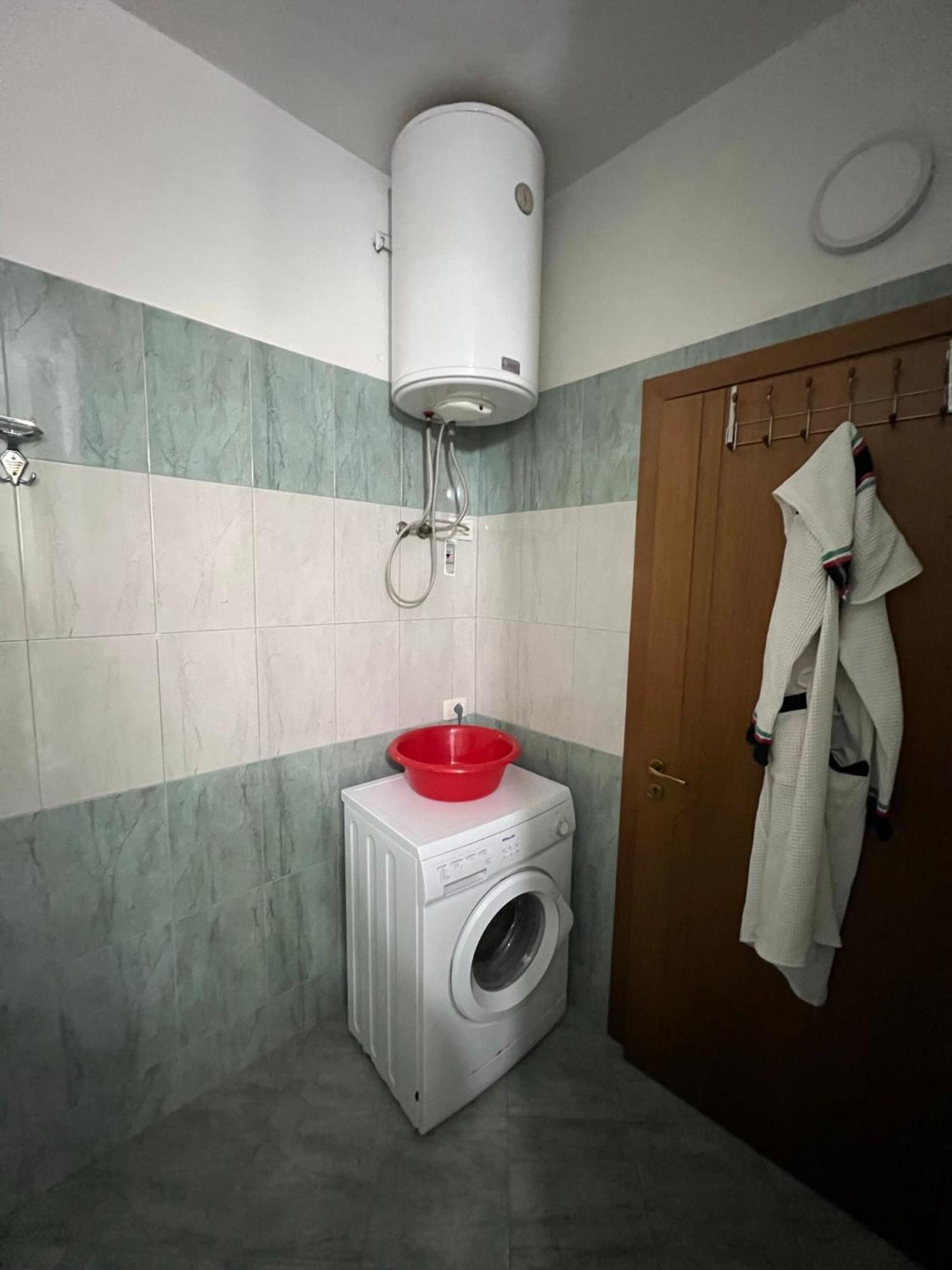 Vivi La Tua Vacanza Con L'Appartamento 1 Di Ervin! Enjoy Your Holiday With Ervin'S Apartment 1! Wlora Zewnętrze zdjęcie