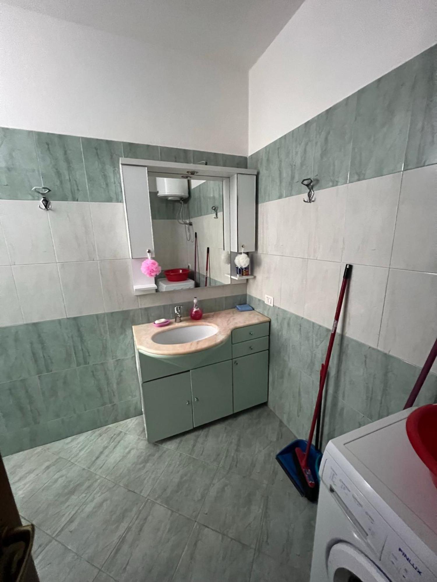 Vivi La Tua Vacanza Con L'Appartamento 1 Di Ervin! Enjoy Your Holiday With Ervin'S Apartment 1! Wlora Zewnętrze zdjęcie